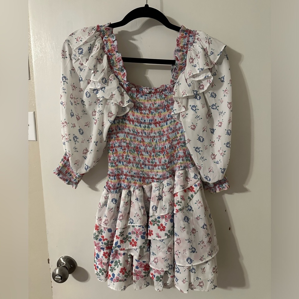 super cute and flattering mid-long sleeve dress